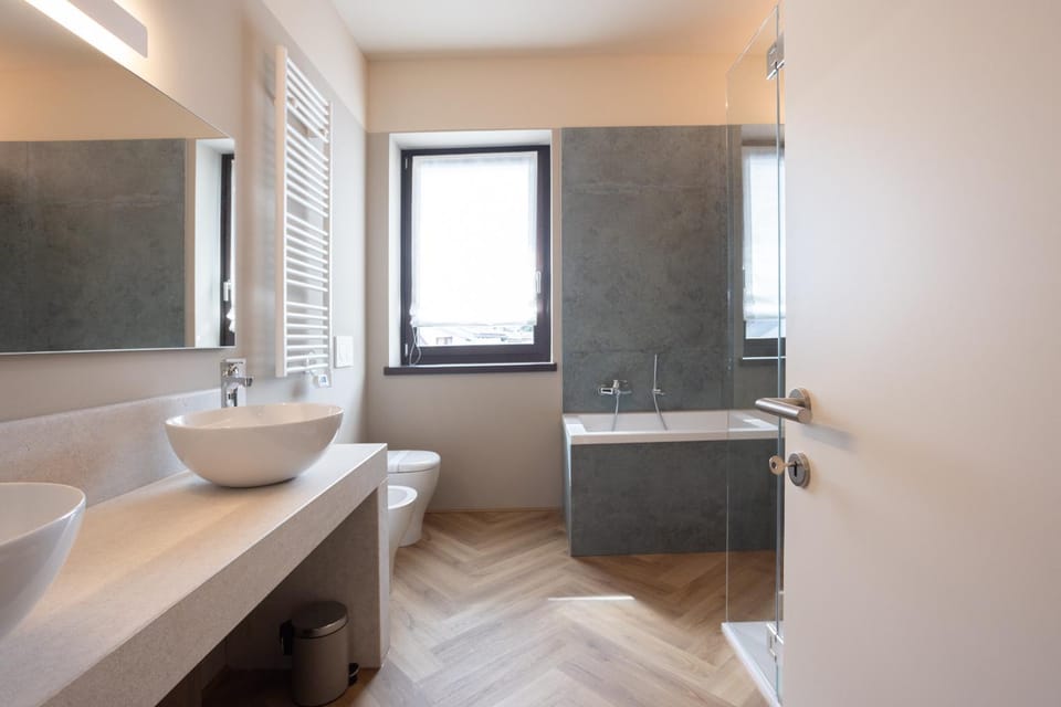Bathroom, Bath