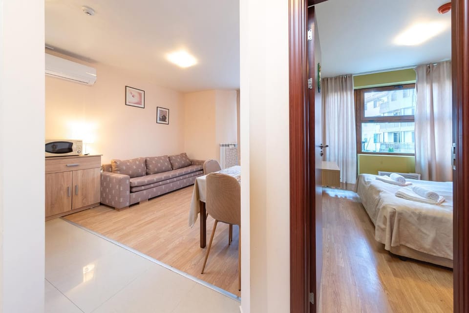 Bed, Living room, Seating area, Bedroom, air conditioner