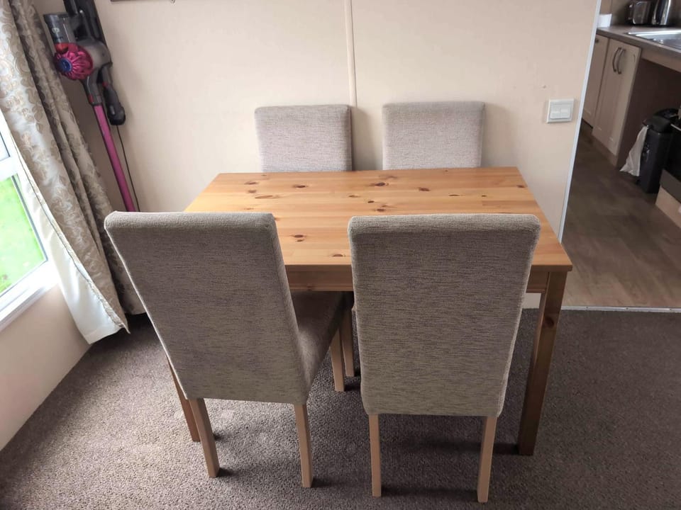 Seating area, Dining area