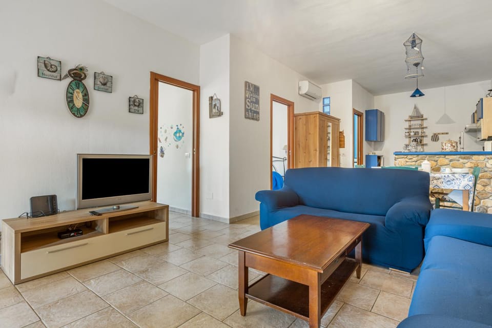 Communal lounge/ TV room, Living room, Dining area