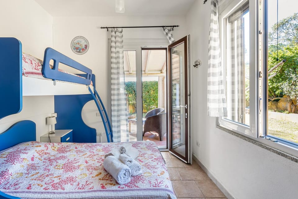 Bedroom, towels
