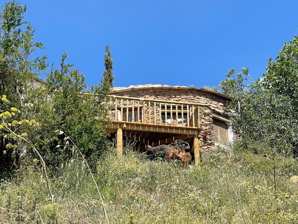 Property building, Balcony/Terrace, Entertainment, Entertainment