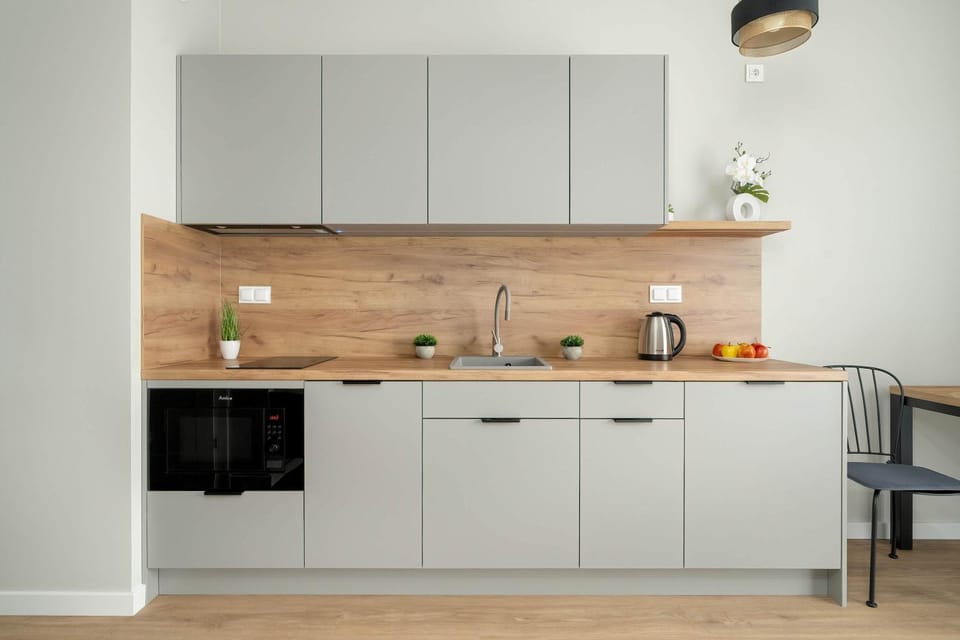 Coffee/tea facilities, Kitchen or kitchenette, stove