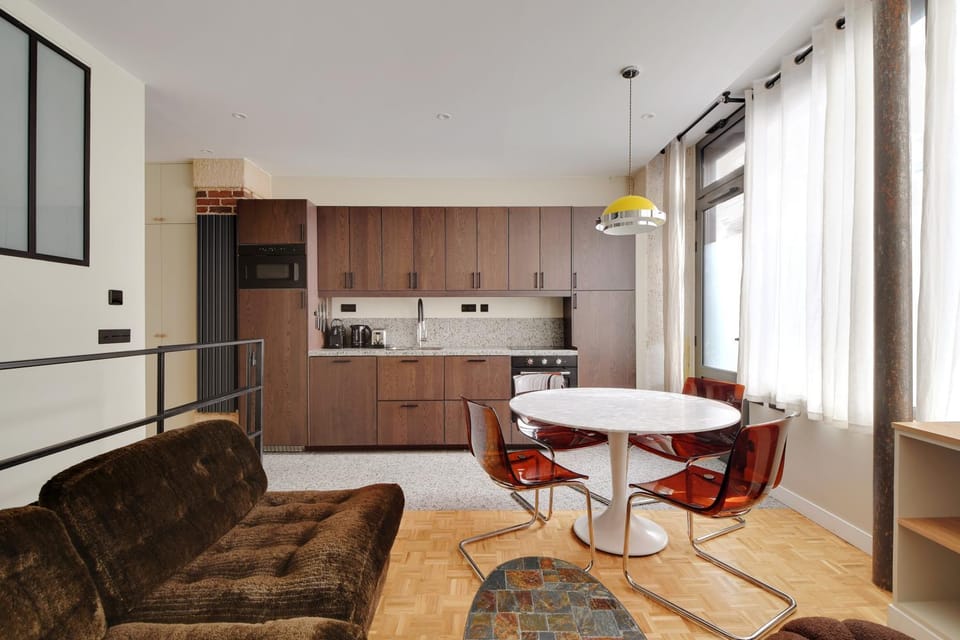 Kitchen or kitchenette, Living room, Seating area, Dining area, dishwasher, oven, stove