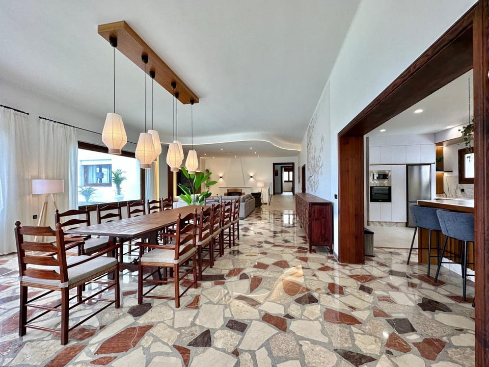 Golfcourse, TV and multimedia, Kitchen or kitchenette, Living room, Lounge or bar, Photo of the whole room, Seating area, Dining area, Beach, Hiking, Animals, Animals, Animals, Pets, Pets, Pets, Guests, Guests, Garden view, Landmark view, Mountain view, Sea view, Area and facilities, Location, Parking, dishwasher, fireplace, furniture, heating, internet, microwave, oven, pet friendly, pet friendly, storage, stove, toaster, wardrobe, washing machine, dryer, kitchen, air conditioner
