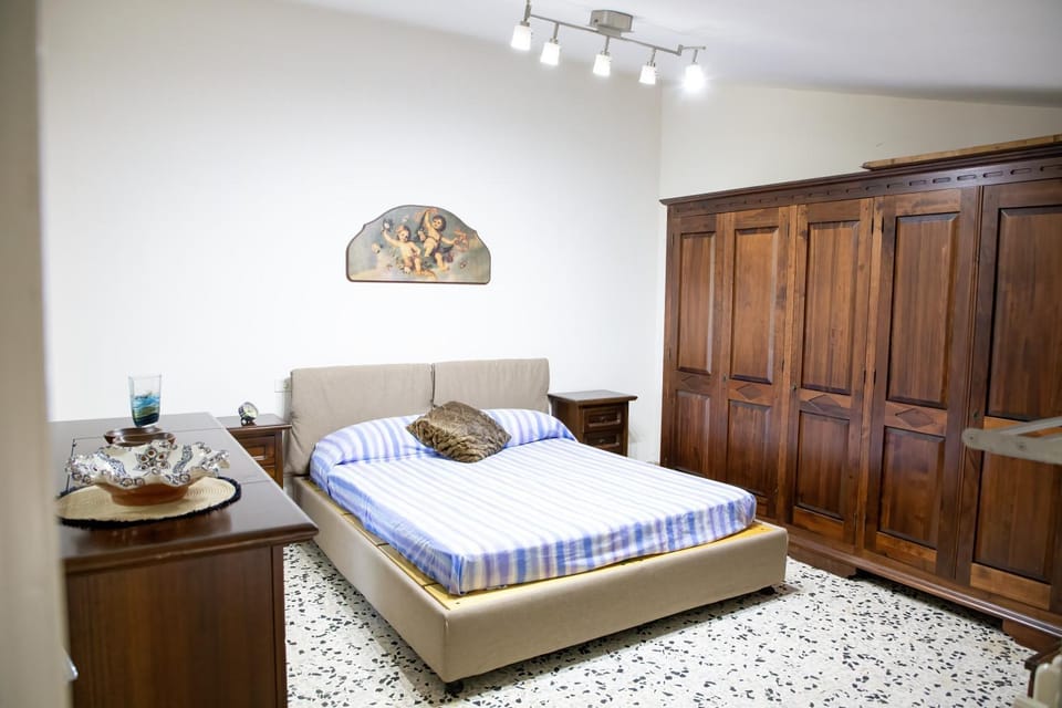Bed, Photo of the whole room, Bedroom, wardrobe