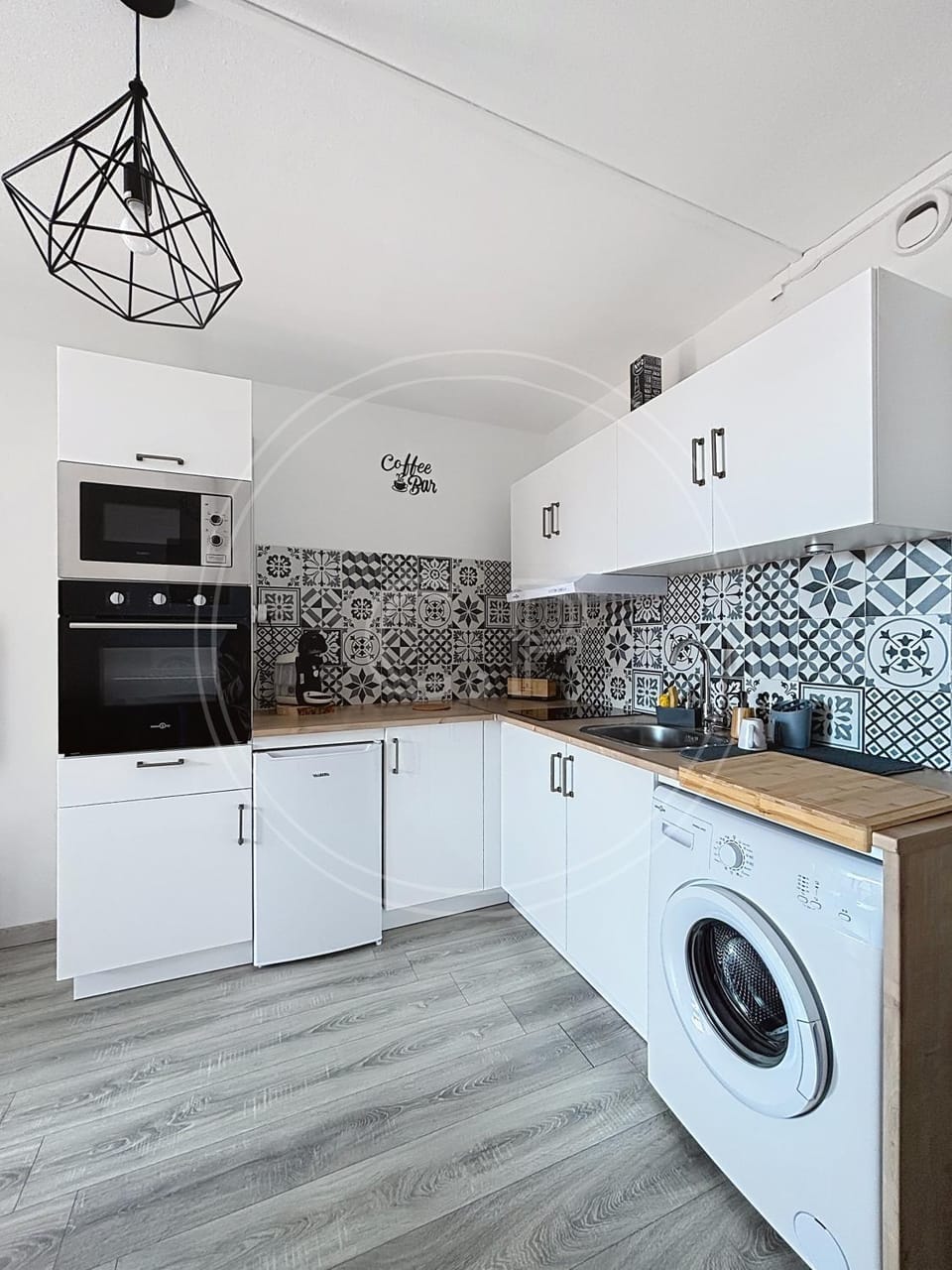 Kitchen or kitchenette, oven, pet friendly, stove, toaster, washing machine