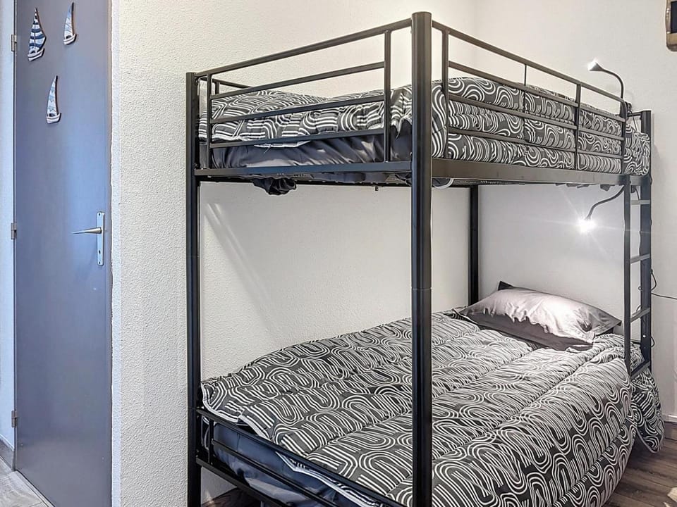 Bed, Photo of the whole room, Bedroom, bunk bed