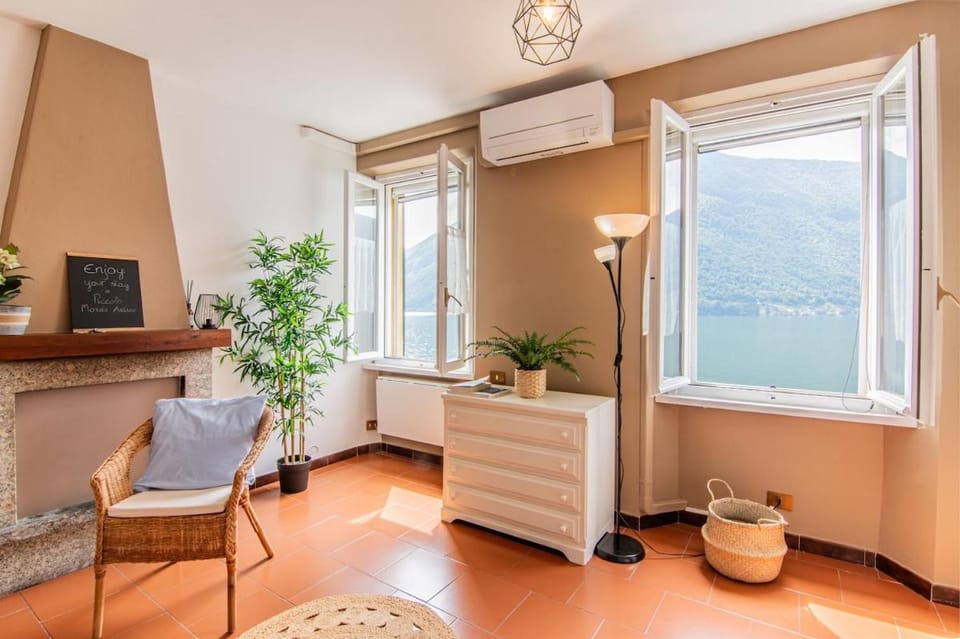 Living room, Seating area, air conditioner