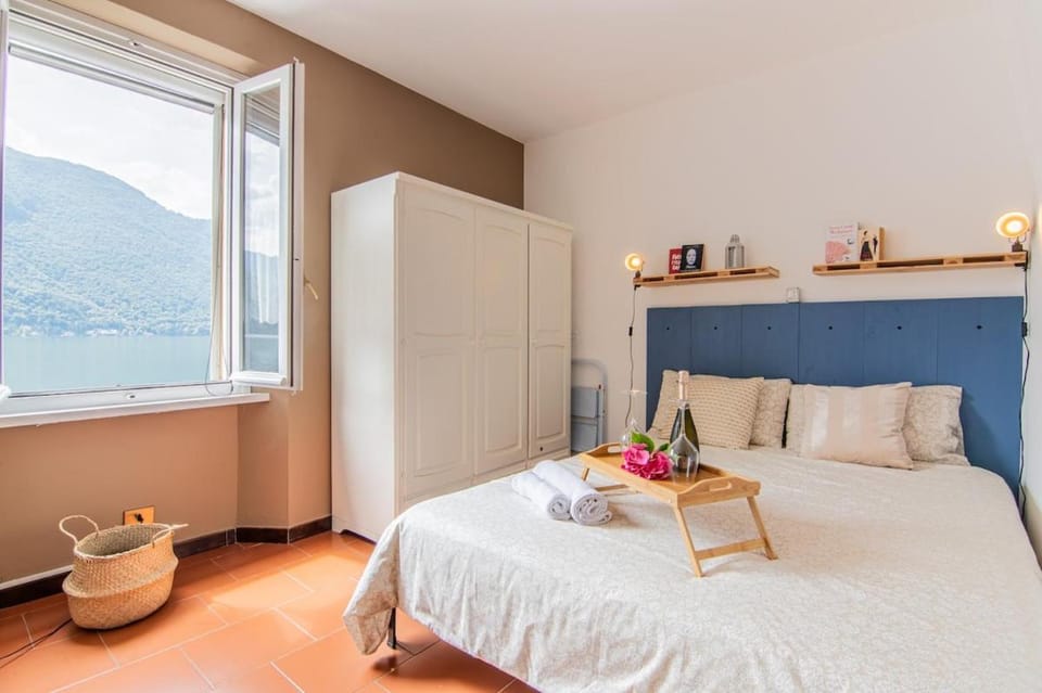Bed, Natural landscape, Photo of the whole room, Bedroom, wardrobe