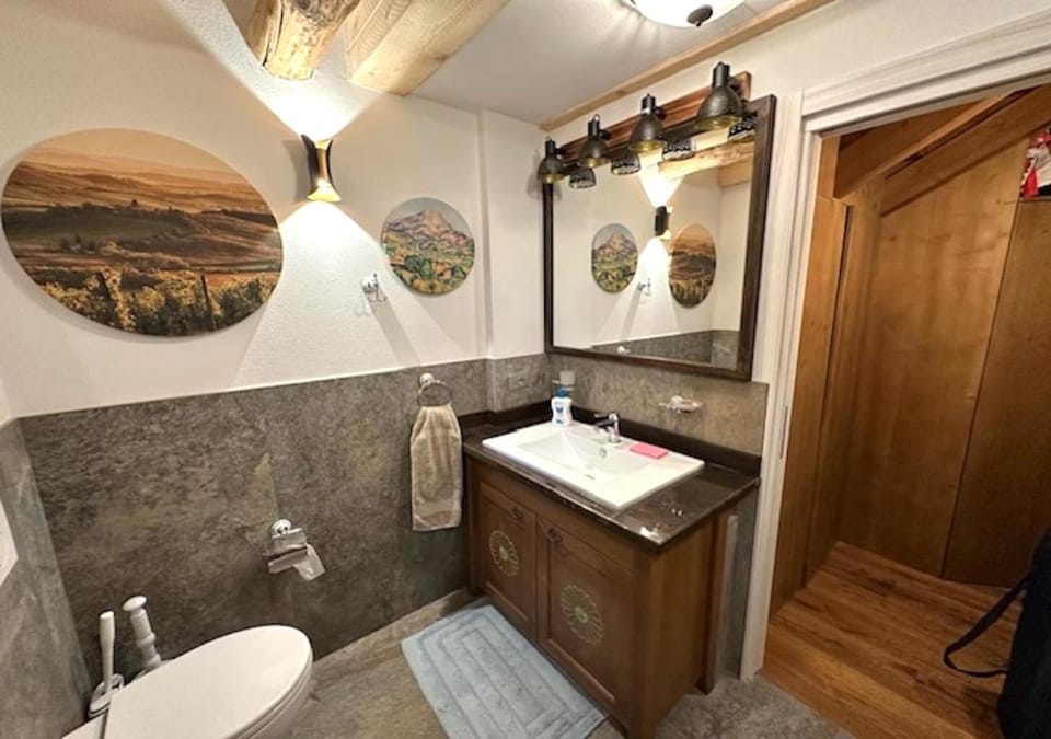 Bathroom, Living room