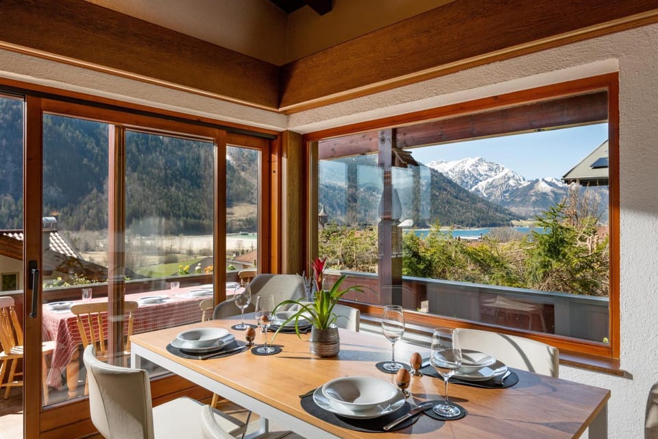 Day, Natural landscape, View (from property/room), Balcony/Terrace, Dining area, Lake view, Lake view, Mountain view