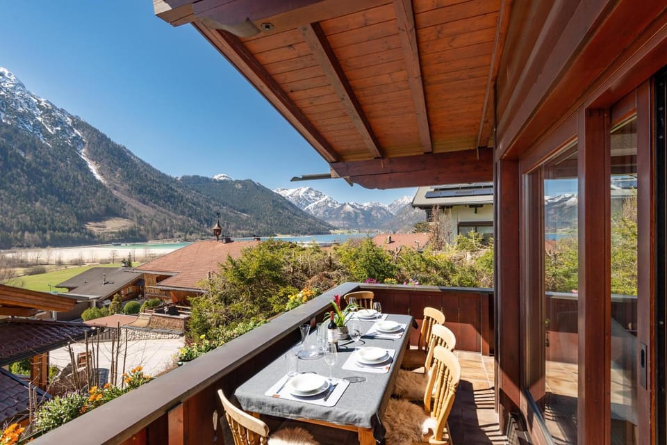 Natural landscape, View (from property/room), Balcony/Terrace, Lake view, Lake view, Mountain view