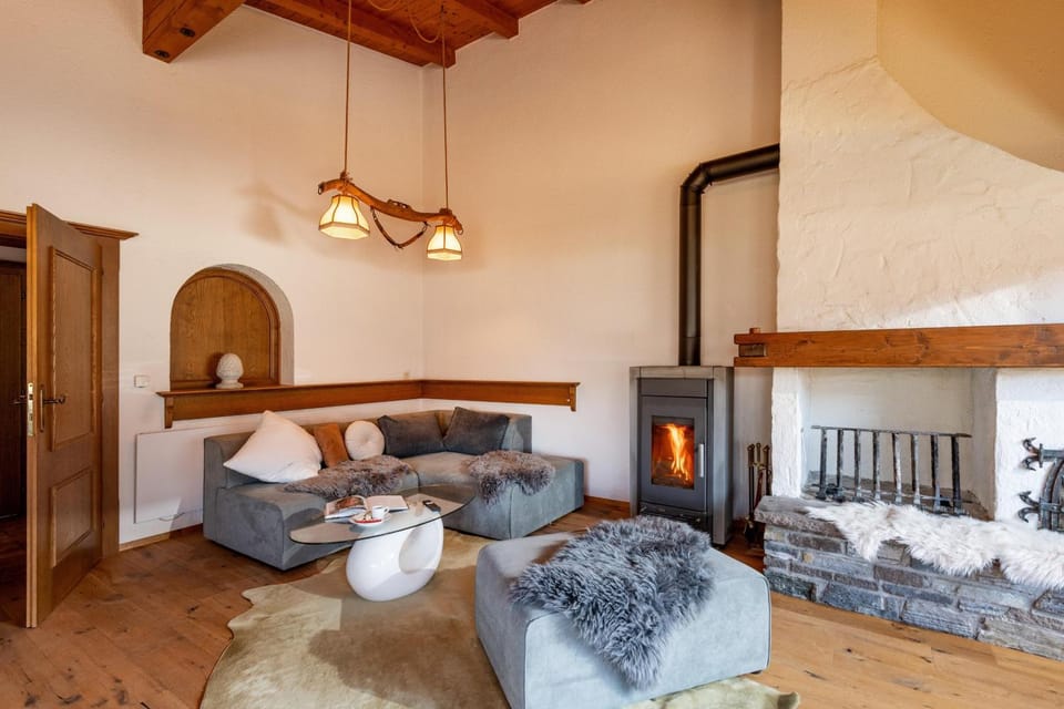 Living room, Seating area, fireplace, fireplace