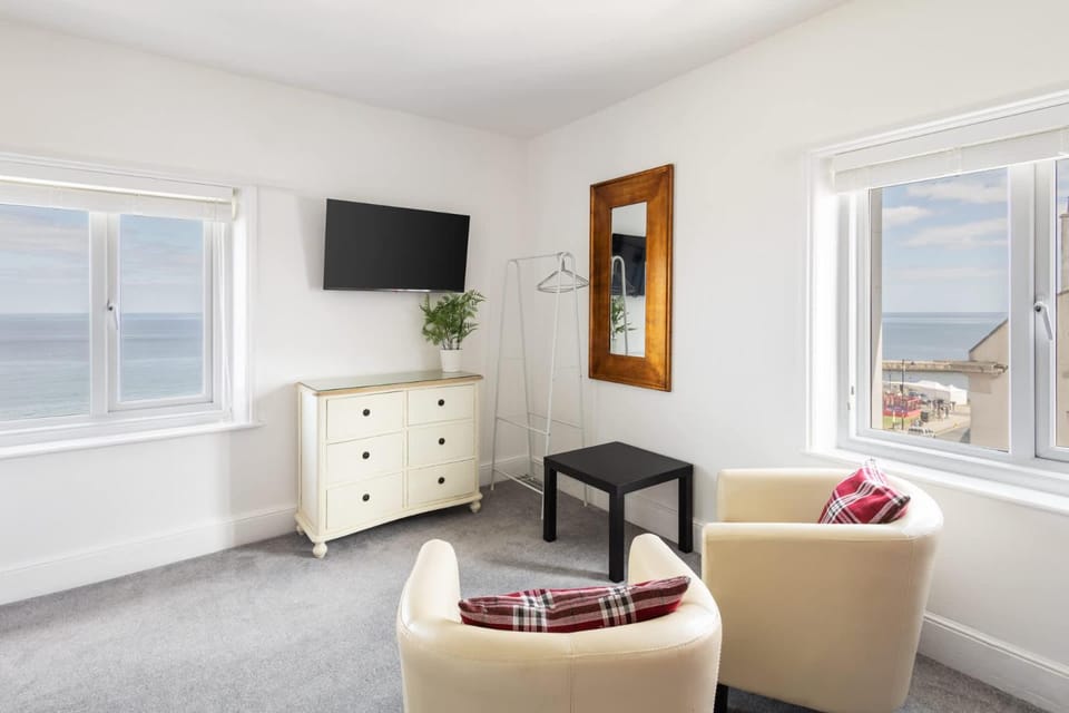 TV and multimedia, Seating area, Sea view