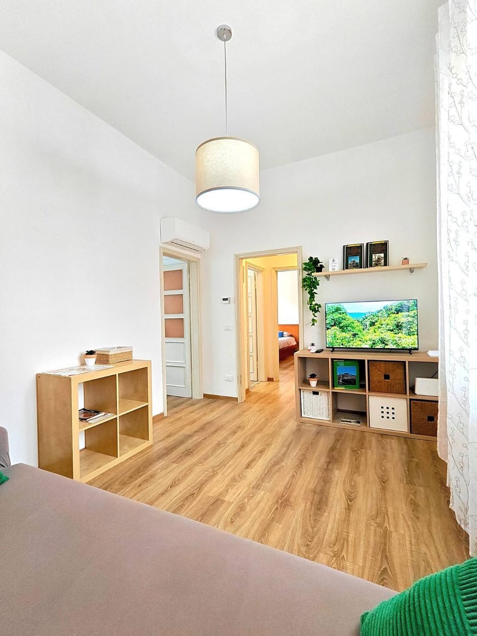 Bed, TV and multimedia