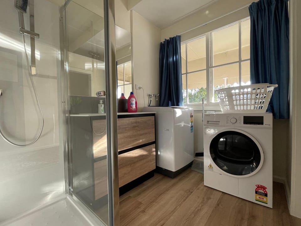 Shower, Bathroom, washing machine, dryer