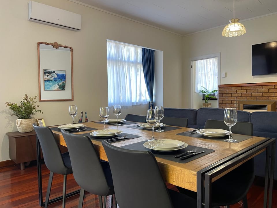 TV and multimedia, Living room, Dining area