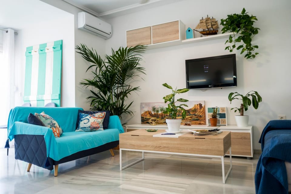 Communal lounge/ TV room, TV and multimedia, Living room, air conditioner