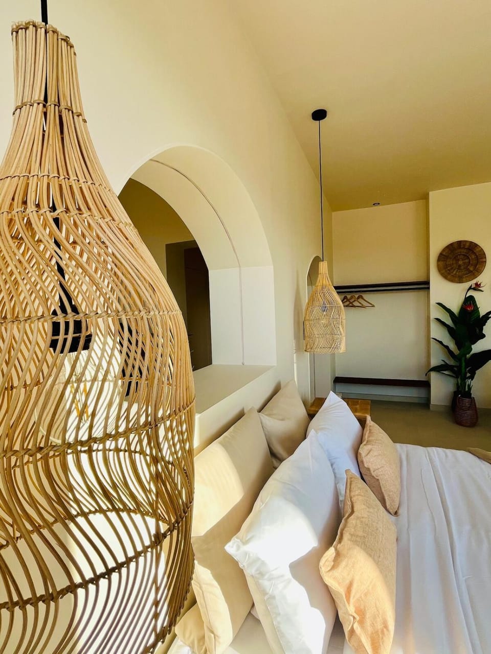 Bed, Living room, Photo of the whole room, Seating area, Bedroom, Landmark view, Sea view, Sea view, Quiet street view