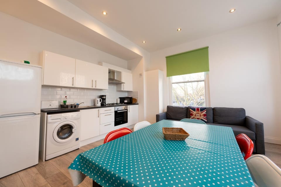 Grand Apartments Fulham Palace Apartment in London
