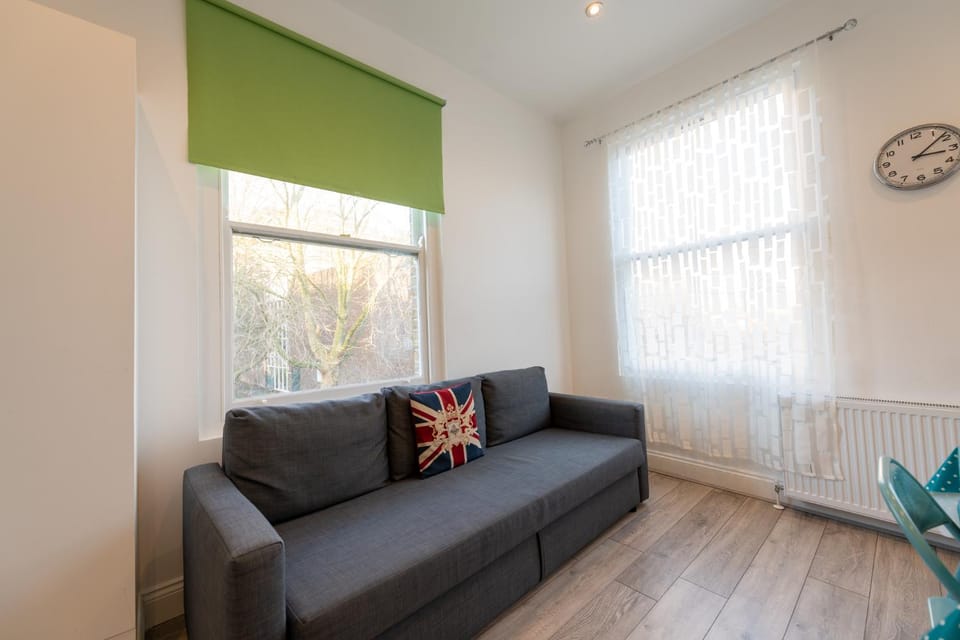 Grand Apartments Fulham Palace Apartment in London