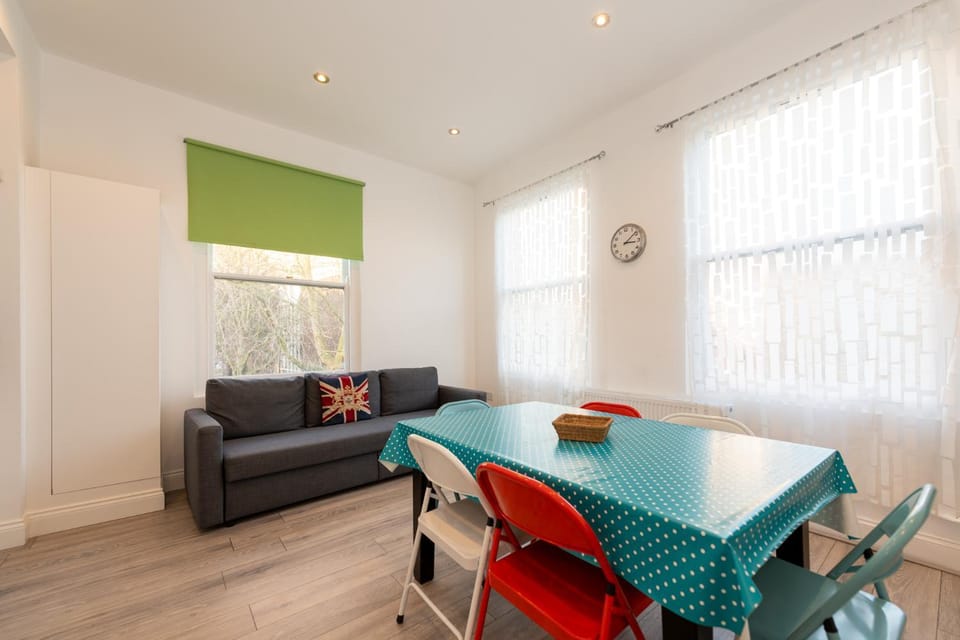 Grand Apartments Fulham Palace Apartment in London
