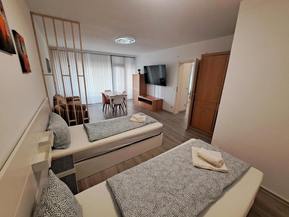 Bed, TV and multimedia, Living room, Photo of the whole room, Seating area, Bedroom