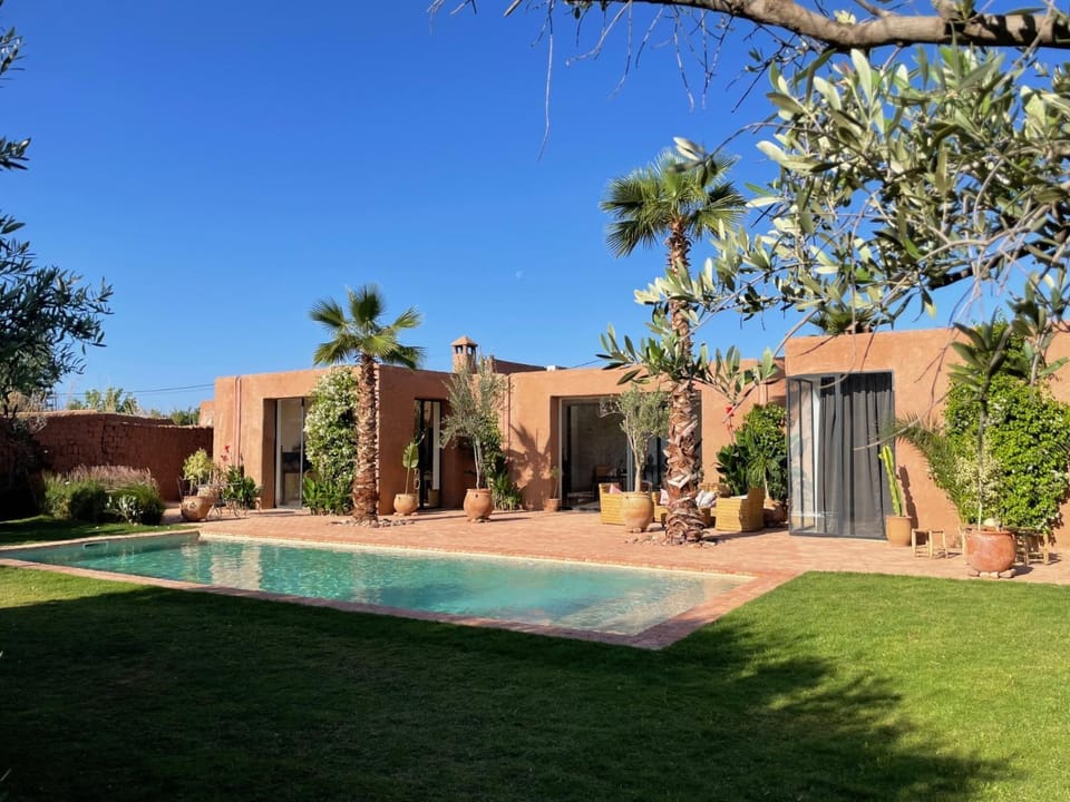Property building, Garden, Swimming pool