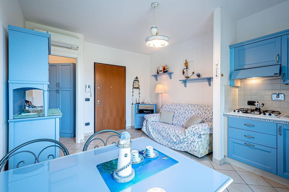 Living room, Dining area, air conditioner