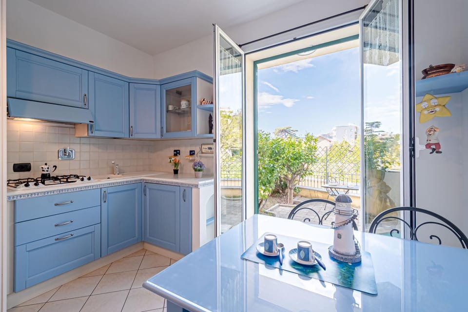 Living room, Dining area, kitchen