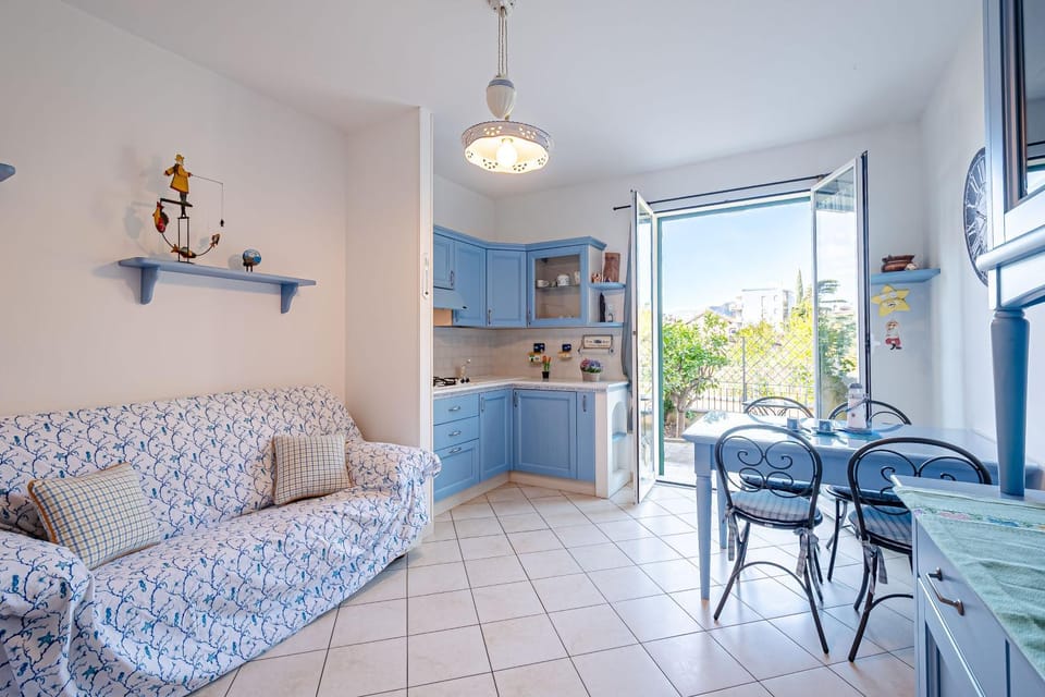 Living room, Dining area, air conditioner