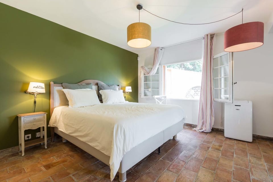 Luxury villa for 18 people with heated pool near Cannes Villa in Mouans-Sartoux