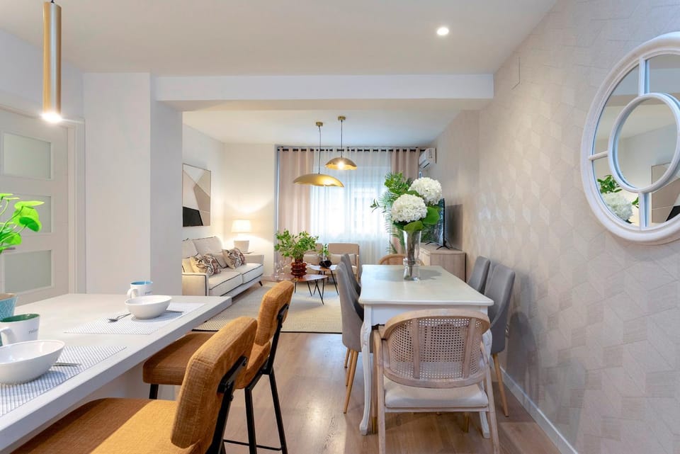 TV and multimedia, Living room, Other, Seating area, Dining area, air conditioner