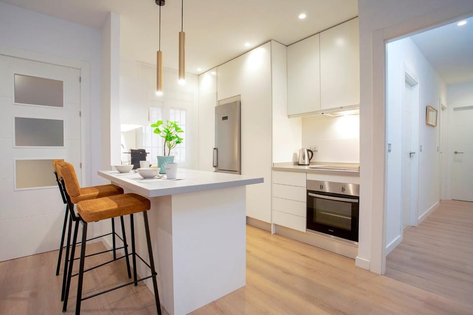 Coffee/tea facilities, Kitchen or kitchenette, Other, Dining area, oven, stove, toaster