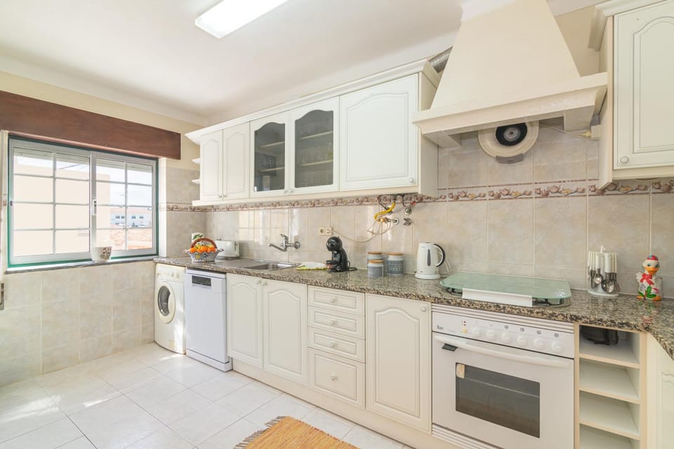 Kitchen or kitchenette, dishwasher, pet friendly, stove, toaster, washing machine