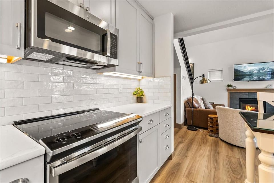 Comfy close to Lake Pend Oreille Schweitzer House in Dover