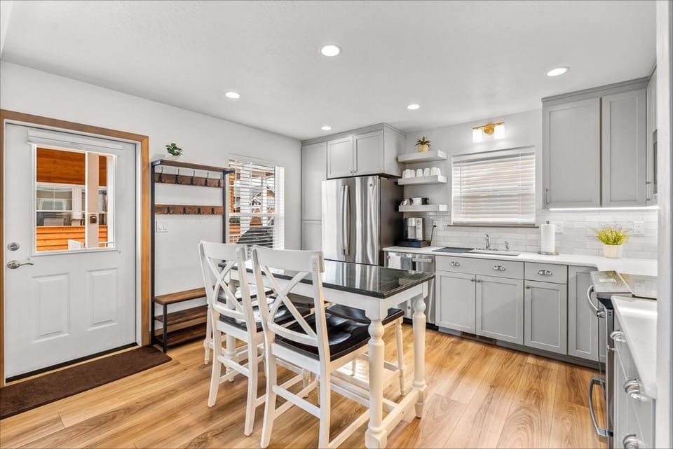 Comfy close to Lake Pend Oreille Schweitzer House in Dover