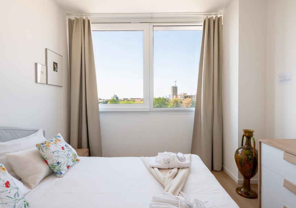 Bed, Photo of the whole room, Bedroom, towels