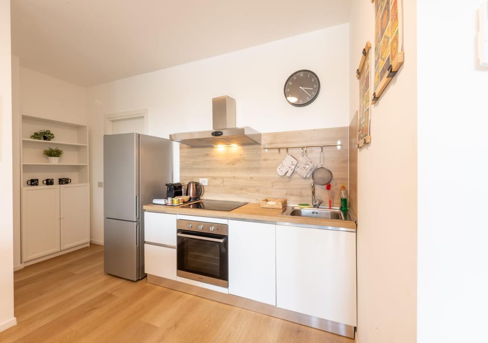 Kitchen or kitchenette, dishwasher, oven, pet friendly, stove