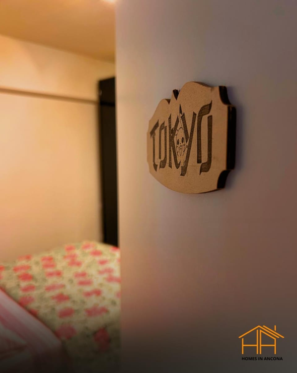 Bed, Property logo or sign, Photo of the whole room, Logo/Certificate/Sign, Bedroom, Text overlay, Certificate/Award