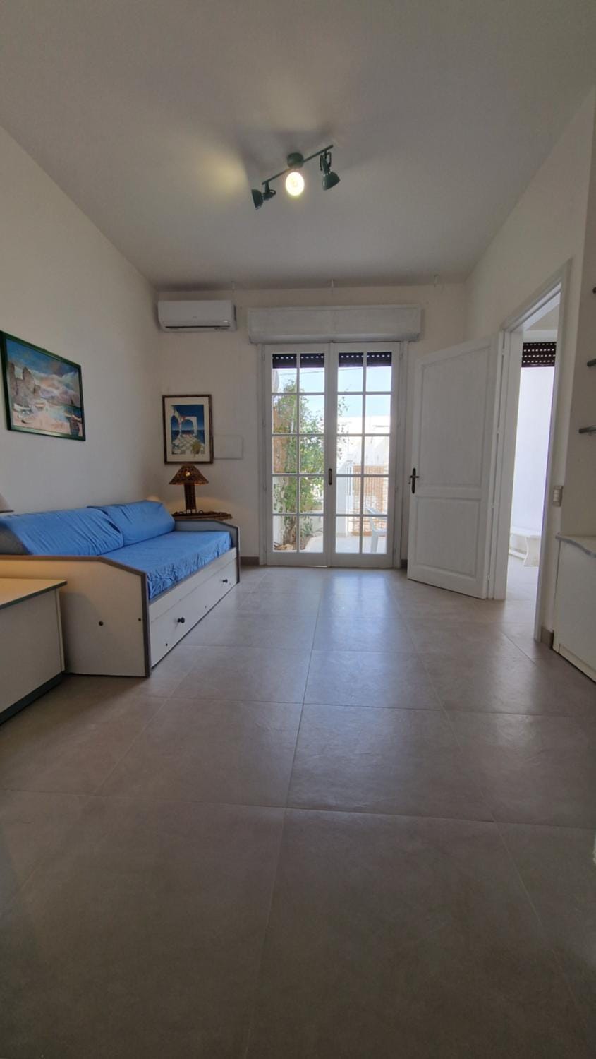 Communal lounge/ TV room, Bed, air conditioner, air conditioner