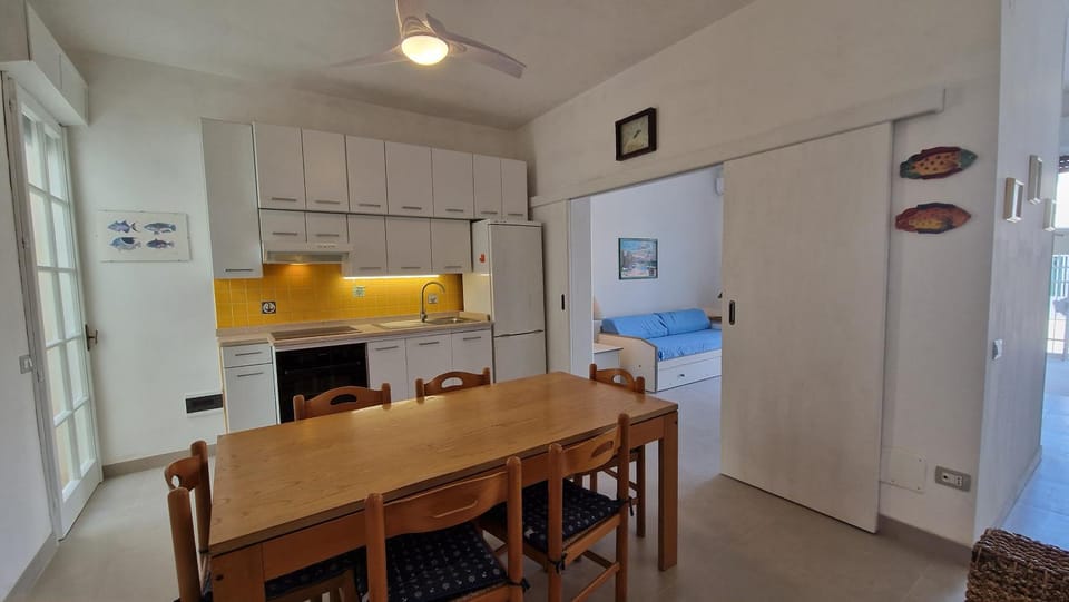 Kitchen or kitchenette, Living room, Seating area, Dining area, Lunch, oven, stove, stove