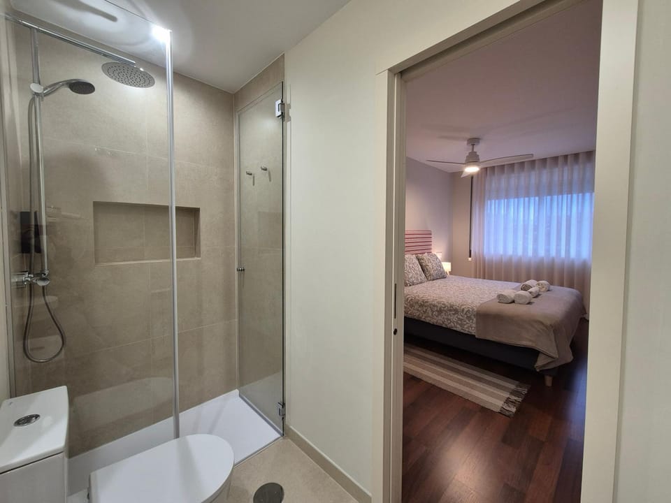 Shower, Bed, Bathroom, Photo of the whole room, Bedroom