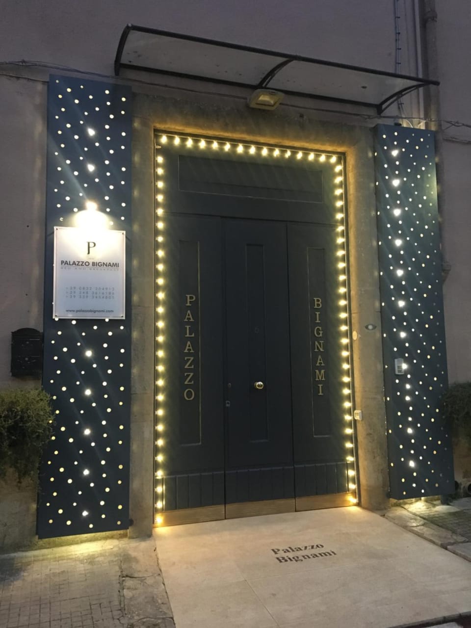 Facade/entrance