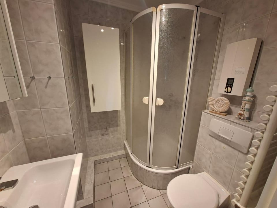 Bathroom, Living room