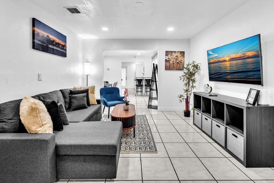 Hollywood Beach & Casino Heated Pool House House in Hollywood