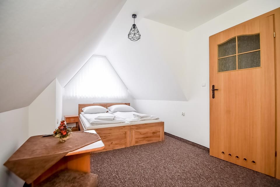 Bed, Photo of the whole room, wardrobe
