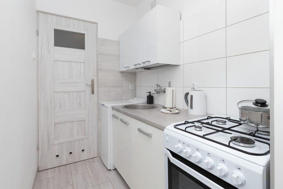 Coffee/tea facilities, Kitchen or kitchenette, dishwasher, stove