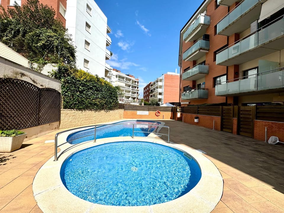 Property building, Patio, Swimming pool, Swimming pool